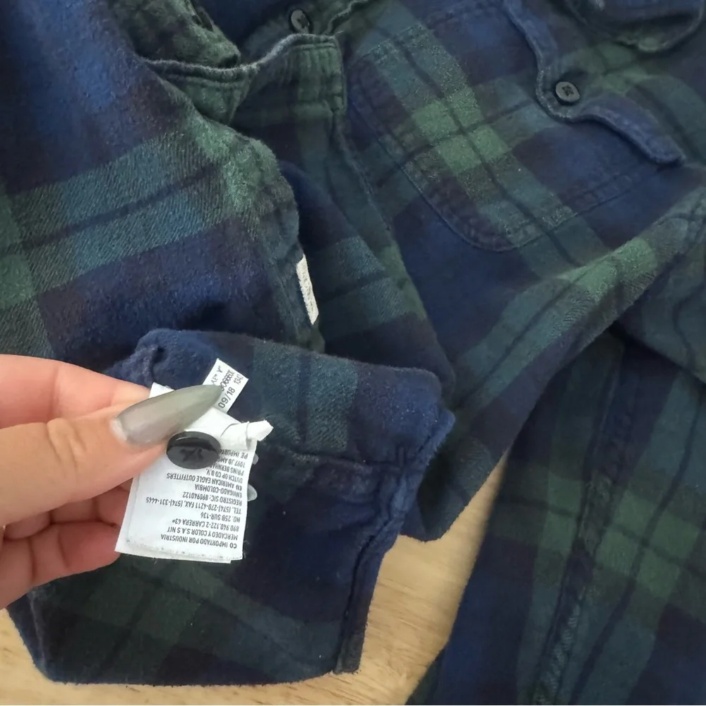 American Eagle Outfitters‎ Navy and Forest Plaid Flannel Long Sleeve Shirt